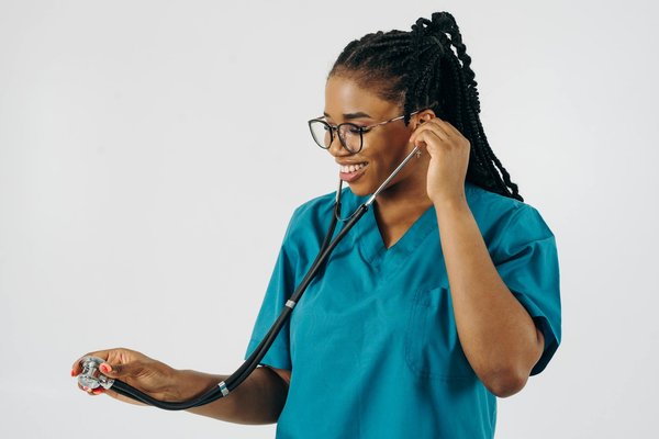 Chirurgie Avancée pour Atténuer l'Arthrite chez les Seniors : Approches Innovantes et Résultats Durables